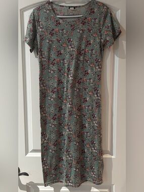 Floral Short-Sleeve Knee Length Dress in Teal and Burgundy